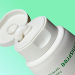 INNISFREE Green Tea Amino Hydrating Cleansing Foam - Image 2