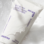 INNISFREE Blueberry Rebalancing 5.5 Cleanser - Image 3