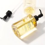 KUNDAL Macadamia Balancing & Moisture Double Deep Cleansing Oil - Image 2