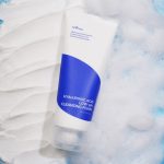 ISNTREE Hyaluronic Acid Low-pH Cleansing Foam - Image 2