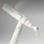 INNISFREE Green Tea Hyaluronic Glow Eye & Face Ball - Image 4