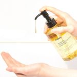 KUNDAL Macadamia Balancing & Moisture Double Deep Cleansing Oil - Image 3